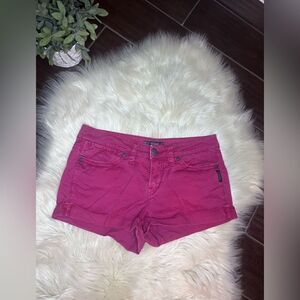 Silver jeans Toni 3 1/2 distressed crimson raw hem shorts sz 28